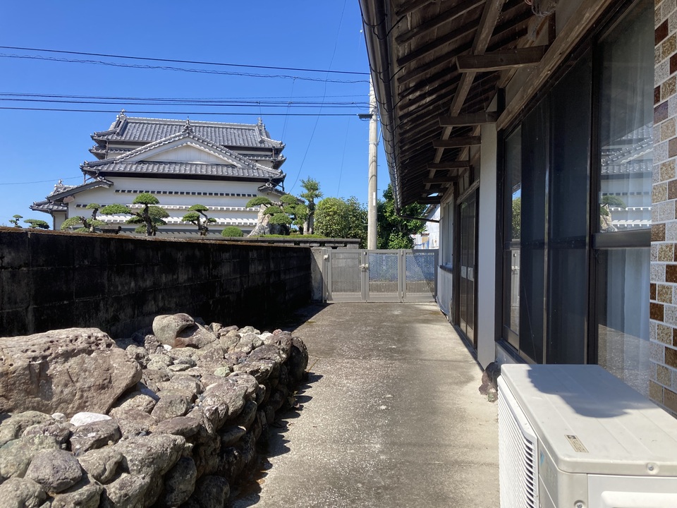 玄関前